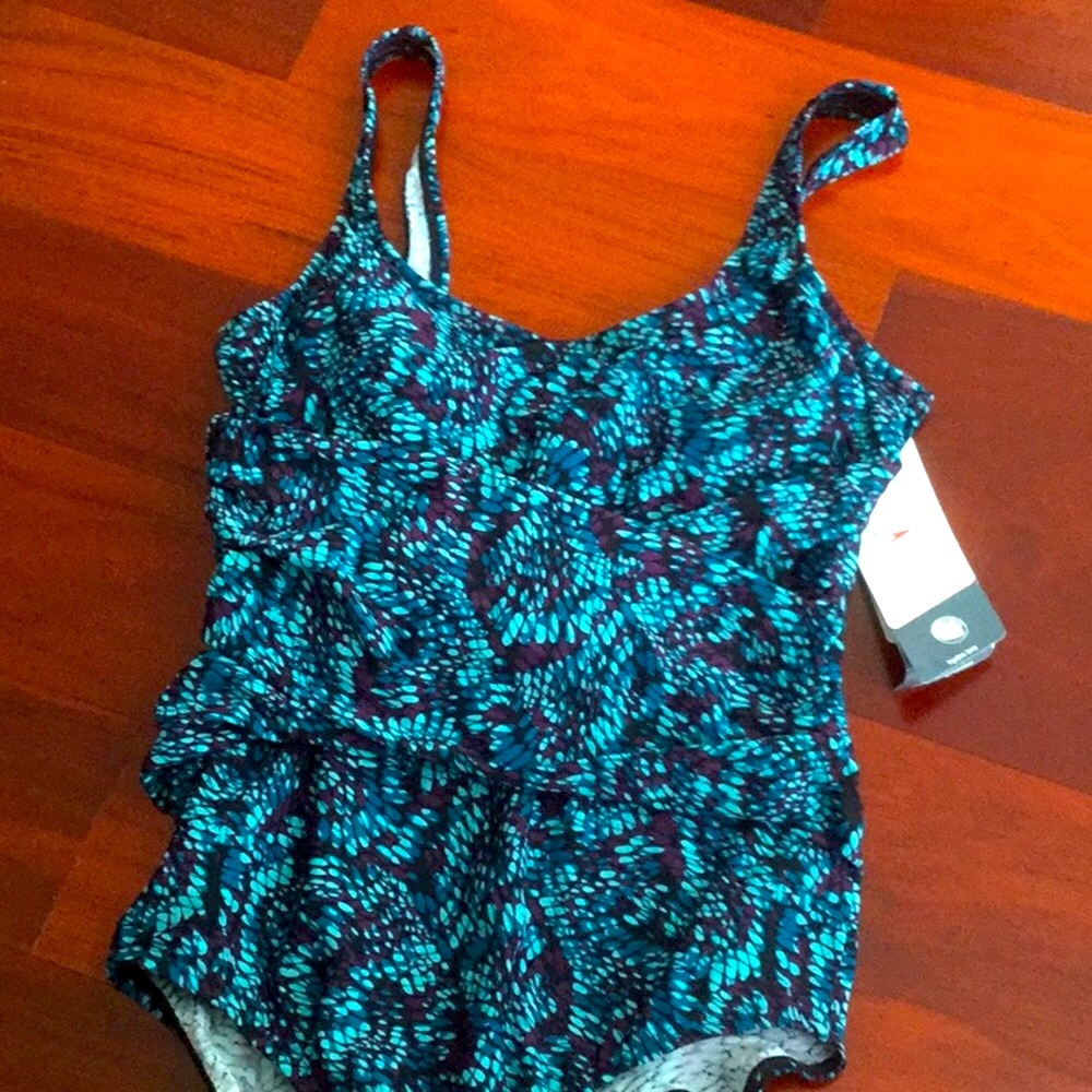 Time for a vacation!
 😎 Beautiful Speedo swimsuit 🩱